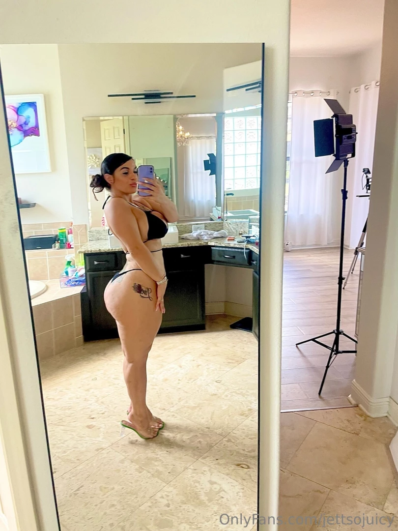 Doing my latest livestream tonight 9pm est be there 