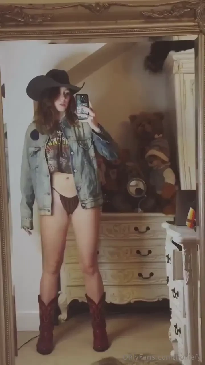 Huge sale rn https onlyfans com holliefyy 