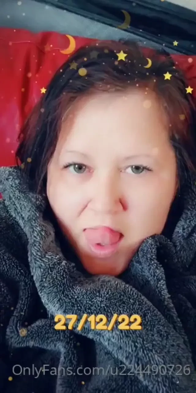 Mmm fresh out the shower all snuggly who wants to join me under the 