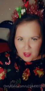 Kiss me under the mistletoe mmm oh baby xx