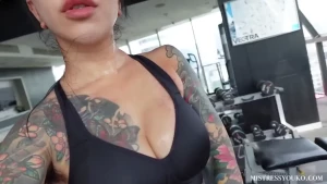 Do you want to jerk off at the gym while i m exercising