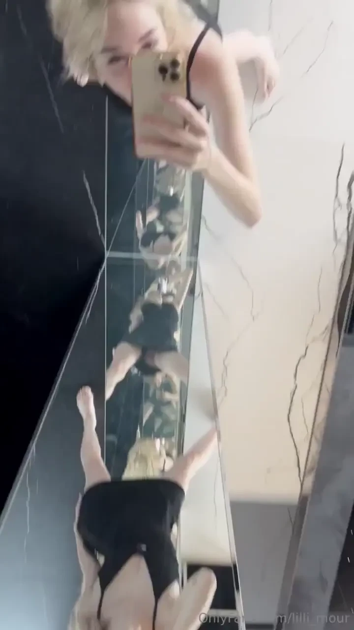How i love to watch myself in the mirror 