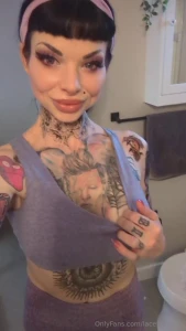 Come closer and see just how tempting i am