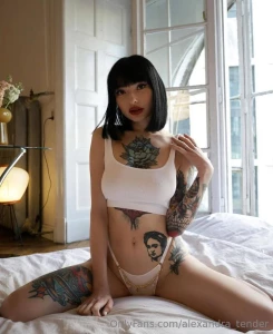 __a seductive dancer who knows how to drive you crazy__ stella_simpson
