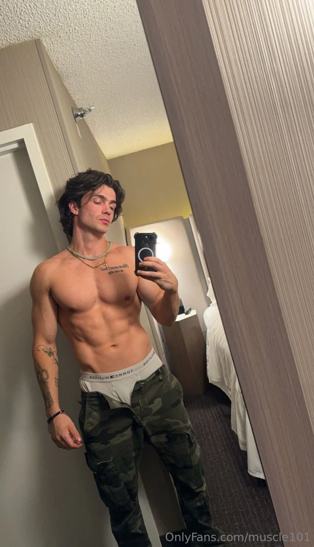 Been working out just to look this good for you 