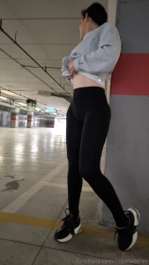 Volevo fare un video in questo garage ma una guardia ci ha visti e