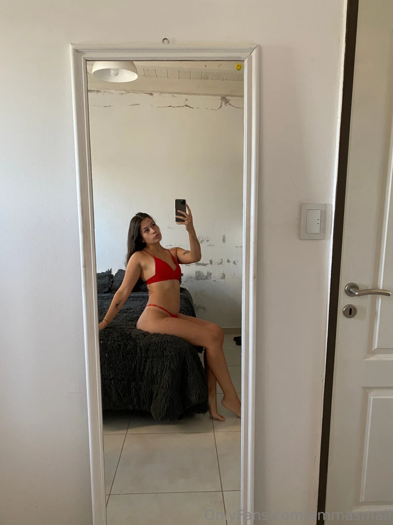 Can t stop checking myself in the mirror 