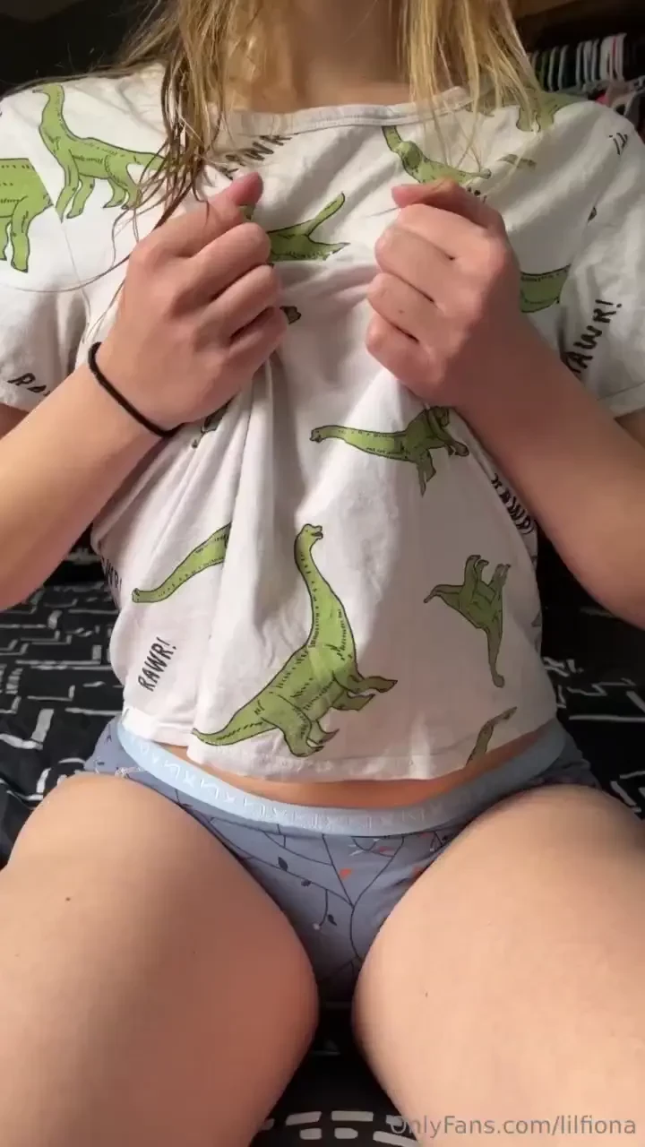 Rawr am i too much of a tease you can tip this post if you want to see 