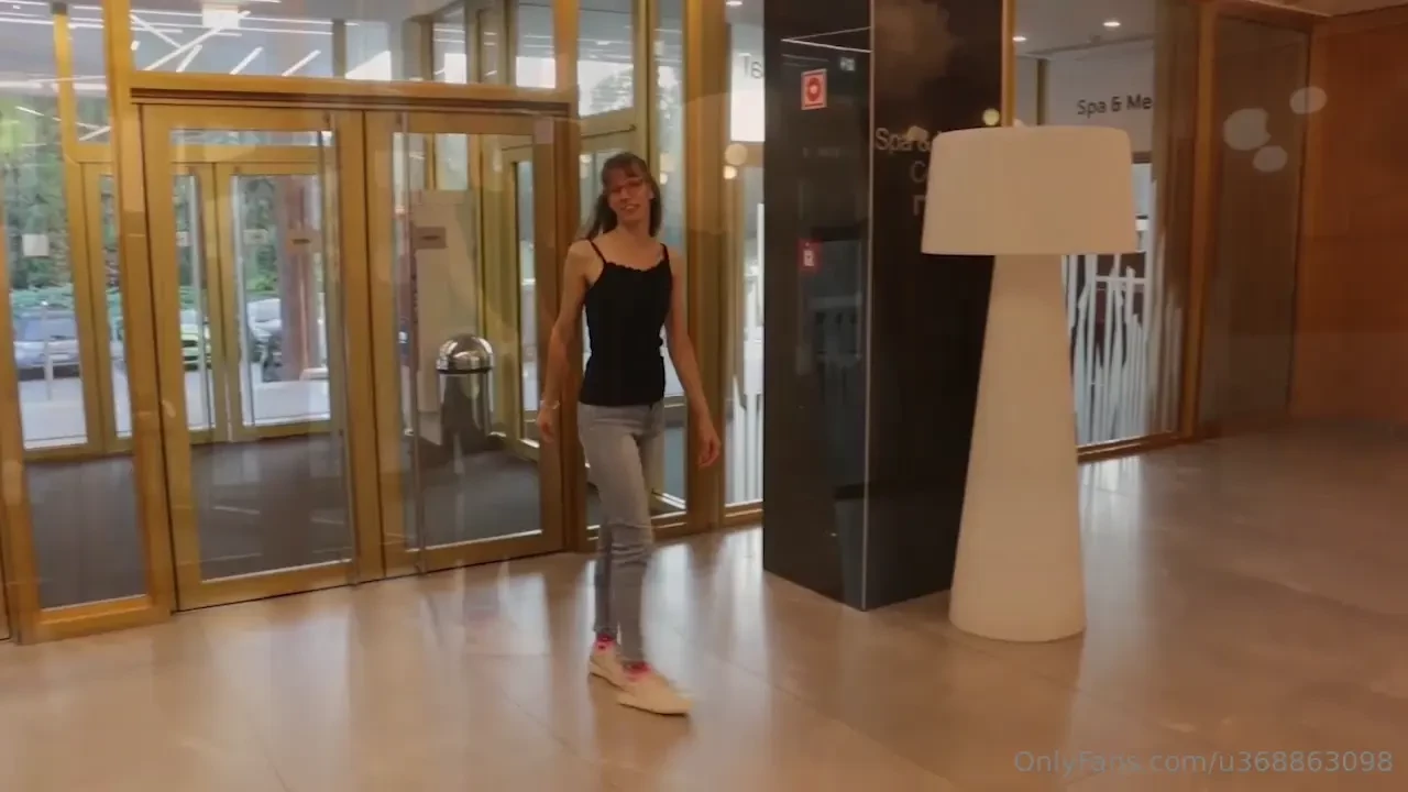 Hello this dance video of mine was made in a hotel and the atmosphere 