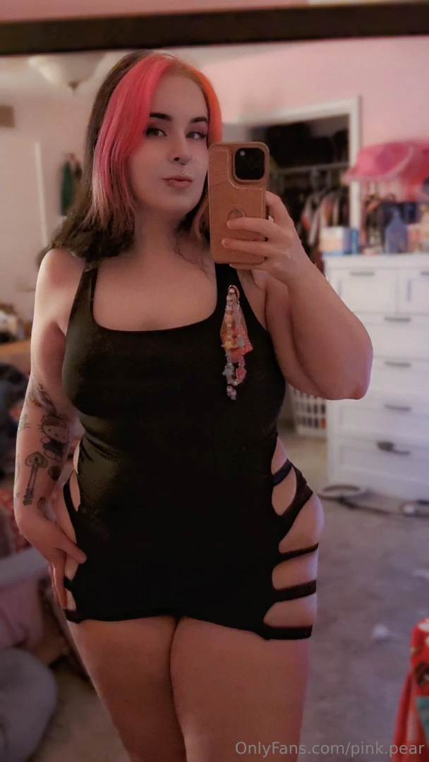 I kinda love this outfit i want to do a set in it also i am still so 
