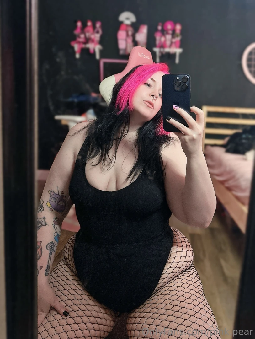 These pics very much give girlfriend vibes of me being at home and 