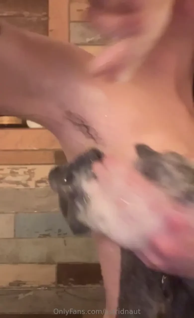 Midday shower video never hurt wish someone was here in the shower so 