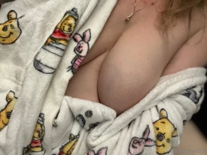 Cum play remive this robe