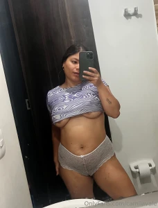 A colombian girl for you baby