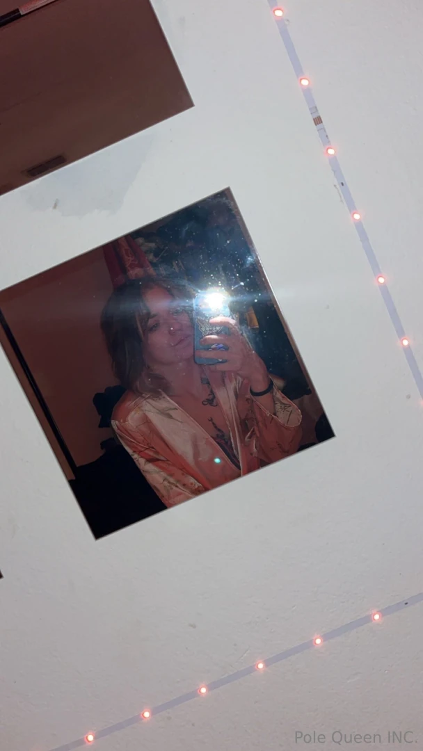 Who wants a new year special dm me with your favorite emoji and you ll 