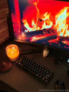 Hewwo so i bought scented candles and now my room smells like white