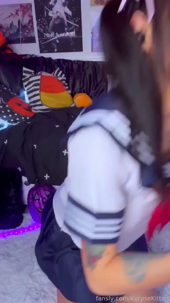 My terrible attempt at making this tail stay up lol 