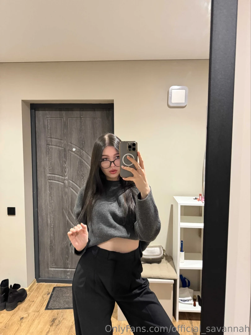 Hello i m vivian vivian_tul and i always try to stand tall and keep my part 77 