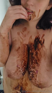 Ooo the fun of playing with chocolate syrup