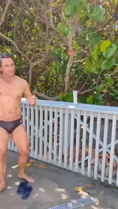 I love outdoor showers 