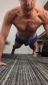 nicorondet - Push ups done emphasizing fat burning fitnessinspiration sexymodel 