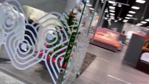 Amp i was walking around the mall and was very hungry approaching a