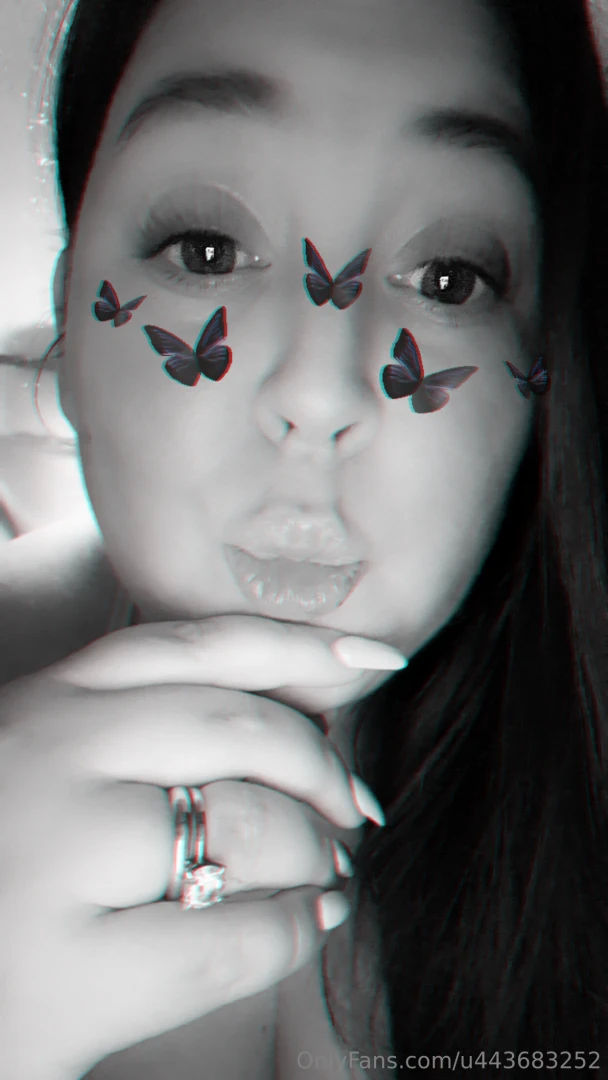 Need some kisses daddy 