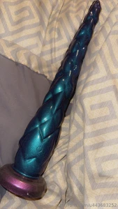 New vibrating tentacle wanna watch me use it message me baby