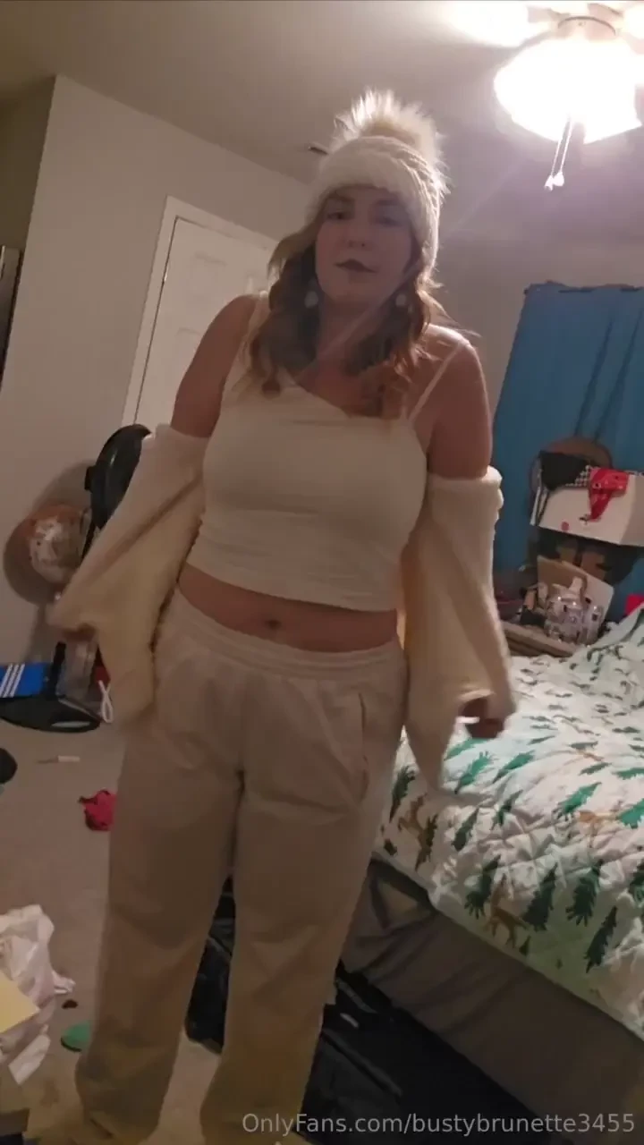 Hey sexy can i strip down for you 