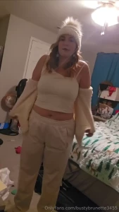 Hey sexy can i strip down for you