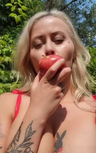 You would like me to taste your cock like this apple tu aimerais que
