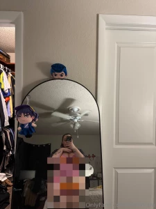 Who s trying to see what i have on underneath