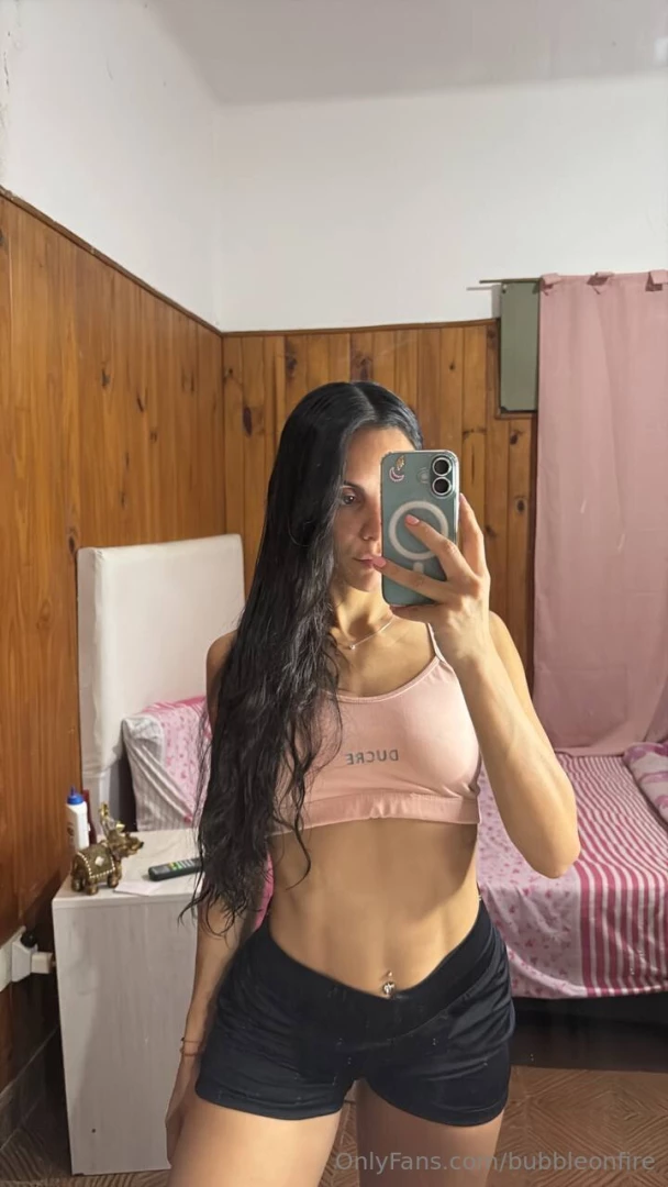 Happy tuesday i want to cut my hair here can you help me decide 