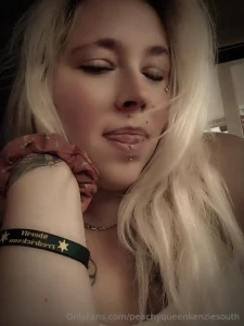 Let s these sexy eyes enchant you