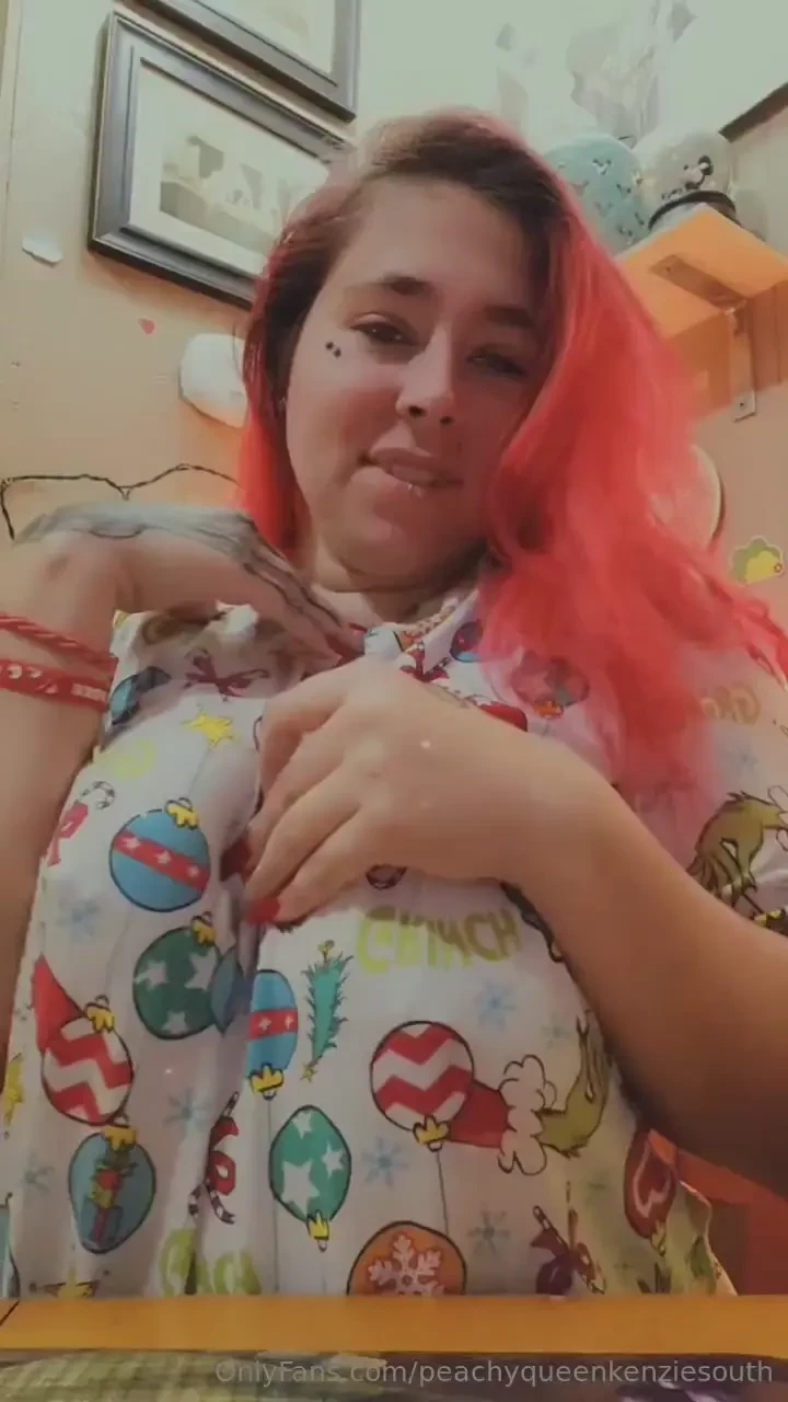 Tip me to see the shirt off version 