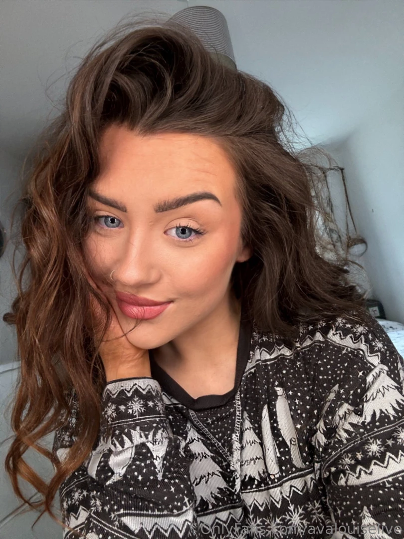 Quick selfie while getting ready so excited for my lives today will 