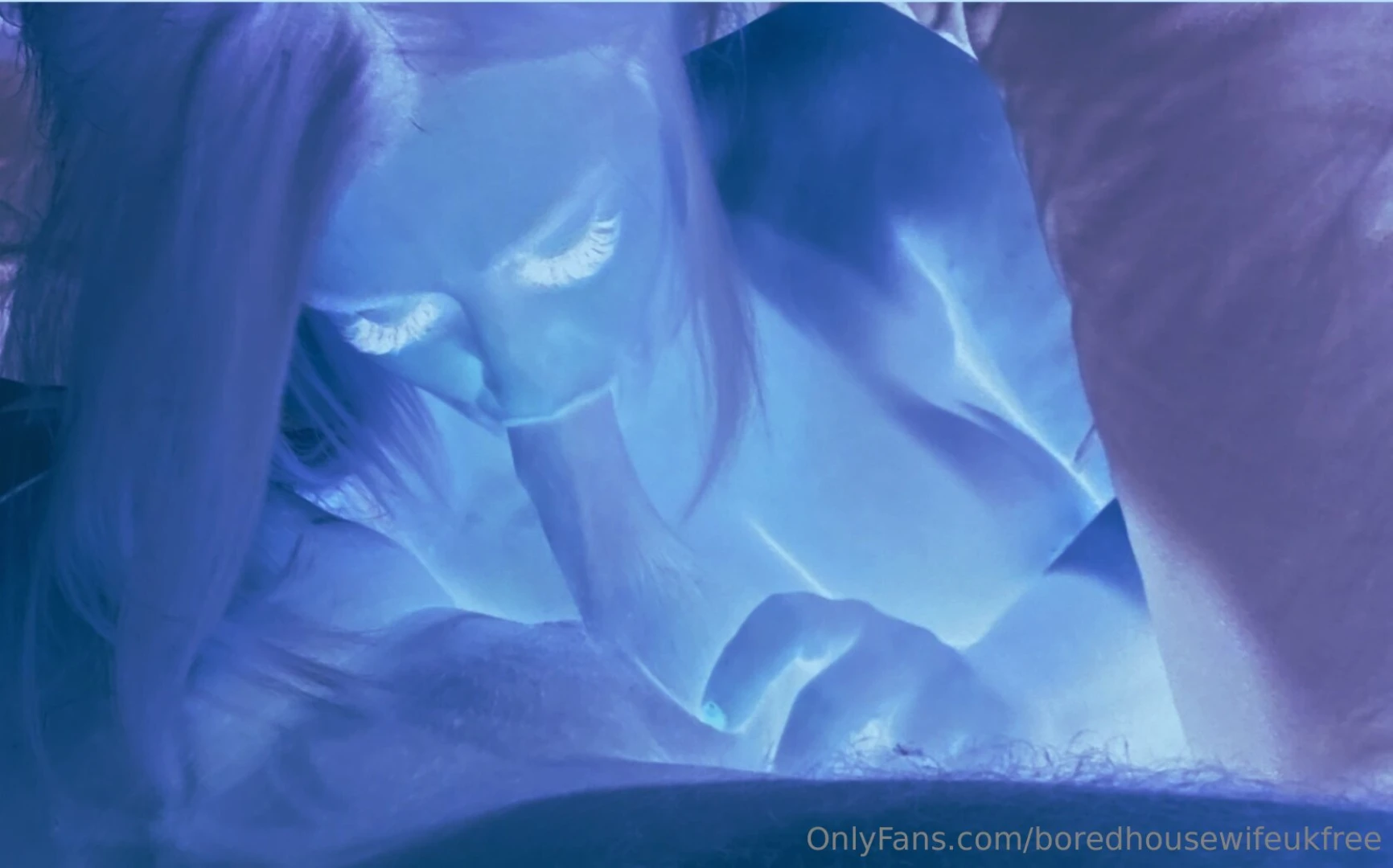 Watch me suck loads of cocks at boredhousewife-uk 