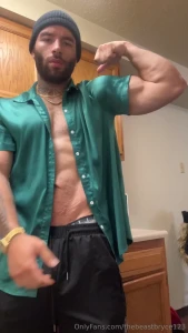 Thinking about jerking on vip thebeastbreezy