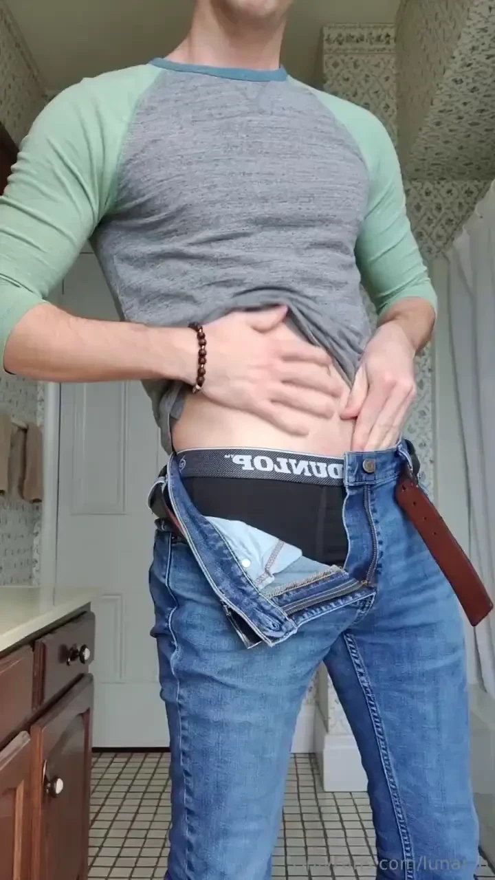 The lighting in the office bathroom hits so good i just had to stop 