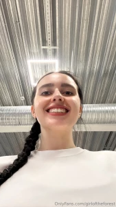 I really like the background design of this gym equipment