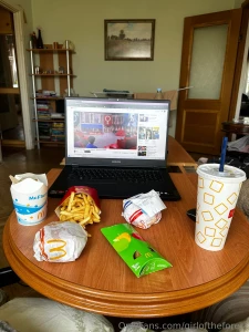 Hey guys my lovely sexy beautiful smart charming creatures hiiii i ve