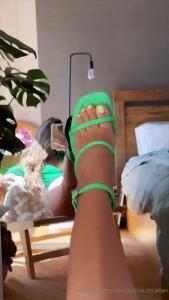 My mini shorts are parting my pussy like the red sea you deserve a