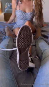 No socks in my converse just how you like it right