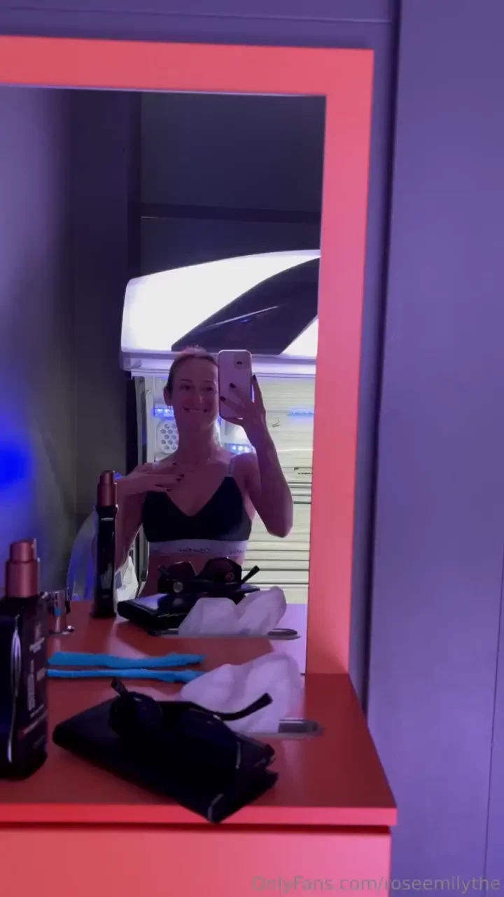 When you have limited time in sunbeds but the salon girl puts this 