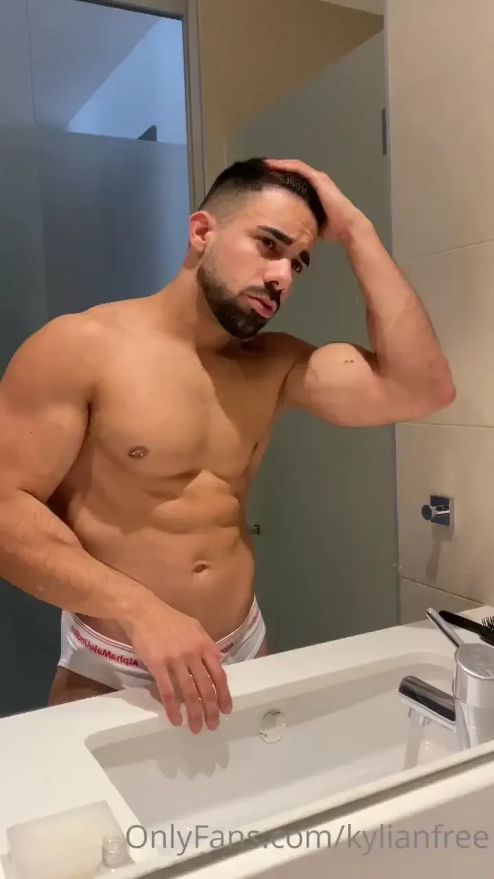 El video completo en la ducha entrando aqu kylianfitt kylianfitt 