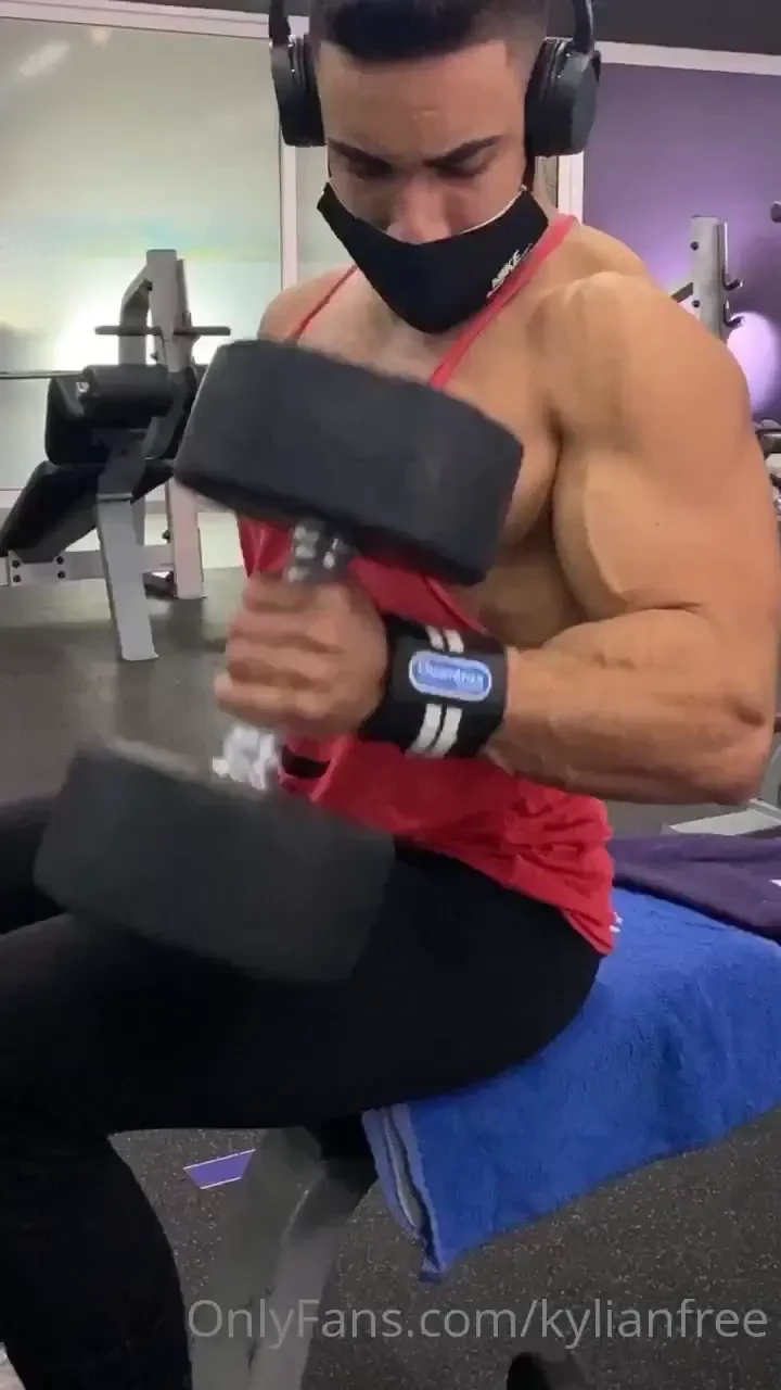 Preparandome para lo que se viene en mi cuenta vip esta noche 