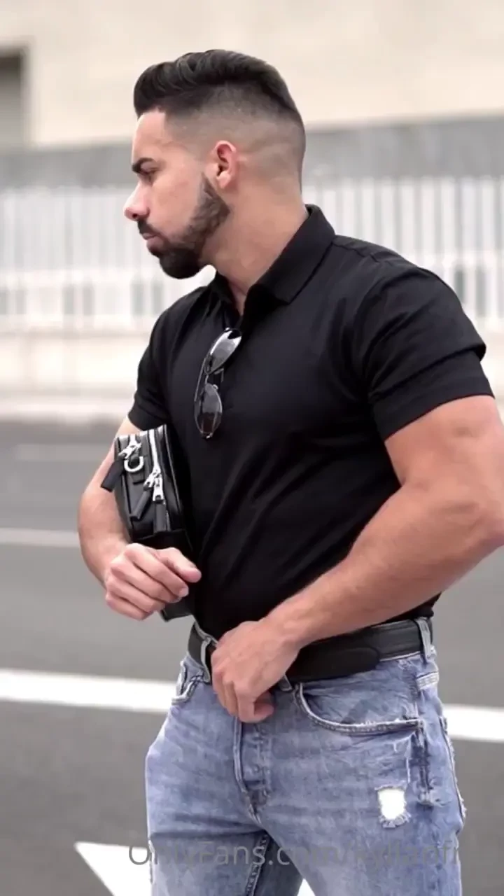 Feliz s bado si quieres que te lo desee de mejor manera ve a mi cuenta 