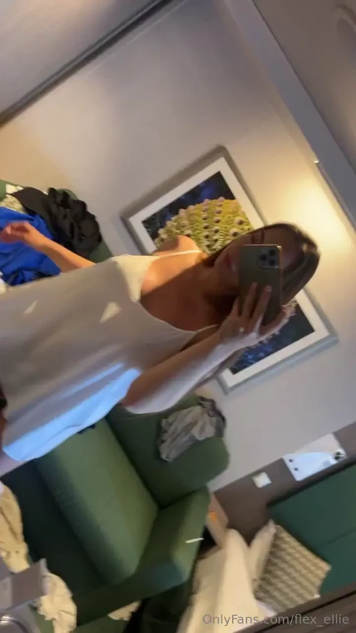 I m without panties under this t-shirt 