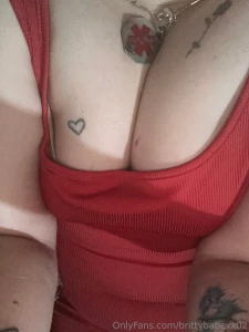 Mmm daddy wanna see me strip off