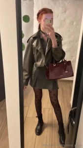 Wanna heel a strong hand touching my hip under this skirt tbh